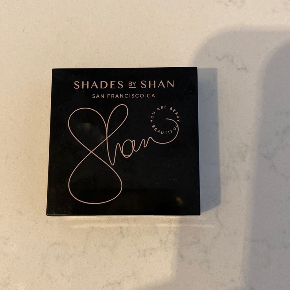 Shades by Shan highlighter gold